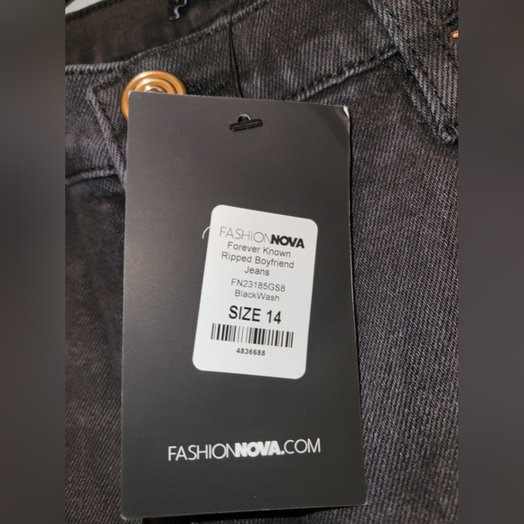 ***SOLD***Fashion Nova Boyfriend Jeans - Picture 4 of 6